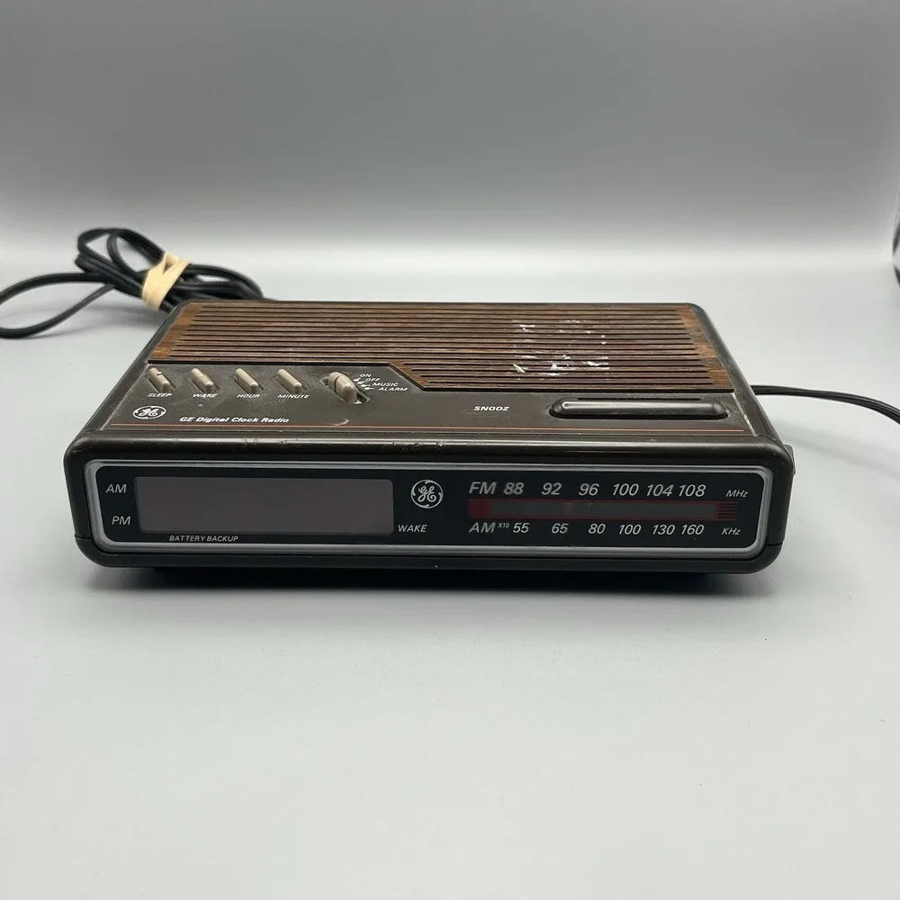 Vintage GE 7-4612B Digital Alarm Clock Radio General Electric FOR PARTS ONLY!!!